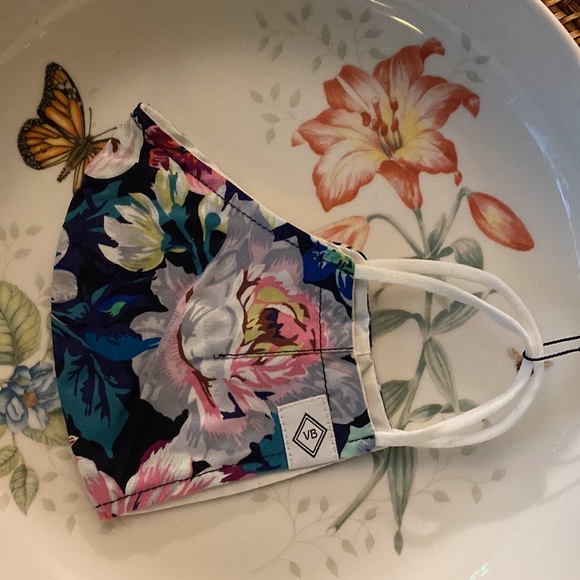 🌻SALE🌻Fitted Mask😷 - Picture 3 of 8